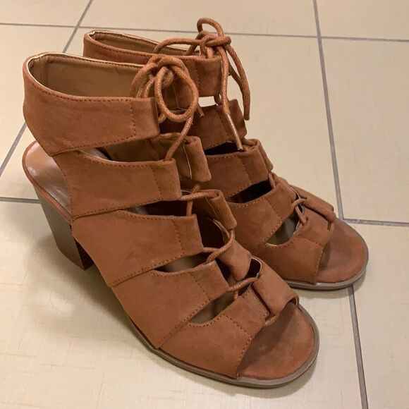 Qupid Tie Up Block Heel Sandal - Picture 2 of 6